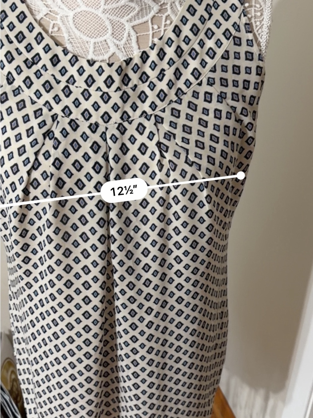 Women’s Blouse Bundle of 2 – Size Medium – White & Geometric Print - Picture 5 of 15